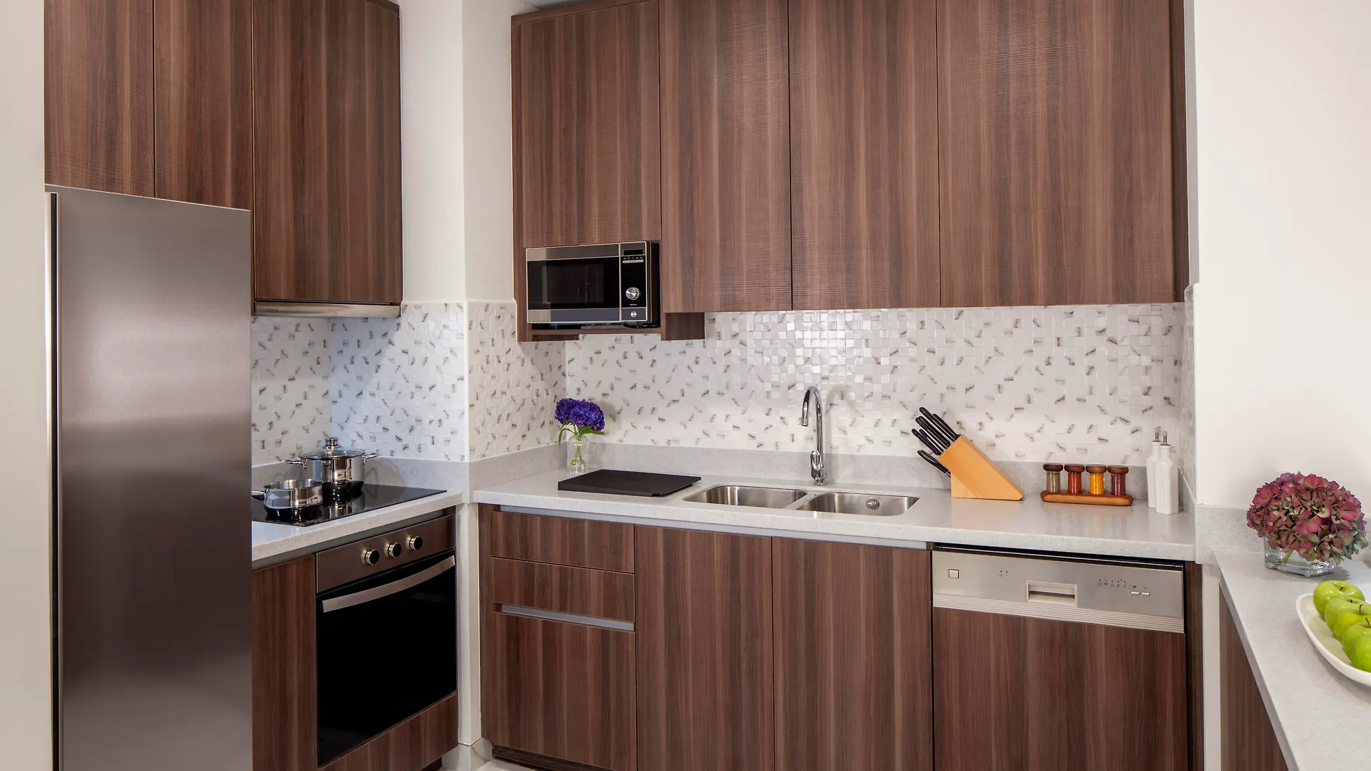 Avani Plus Palm View Dubai Hotel & Suites