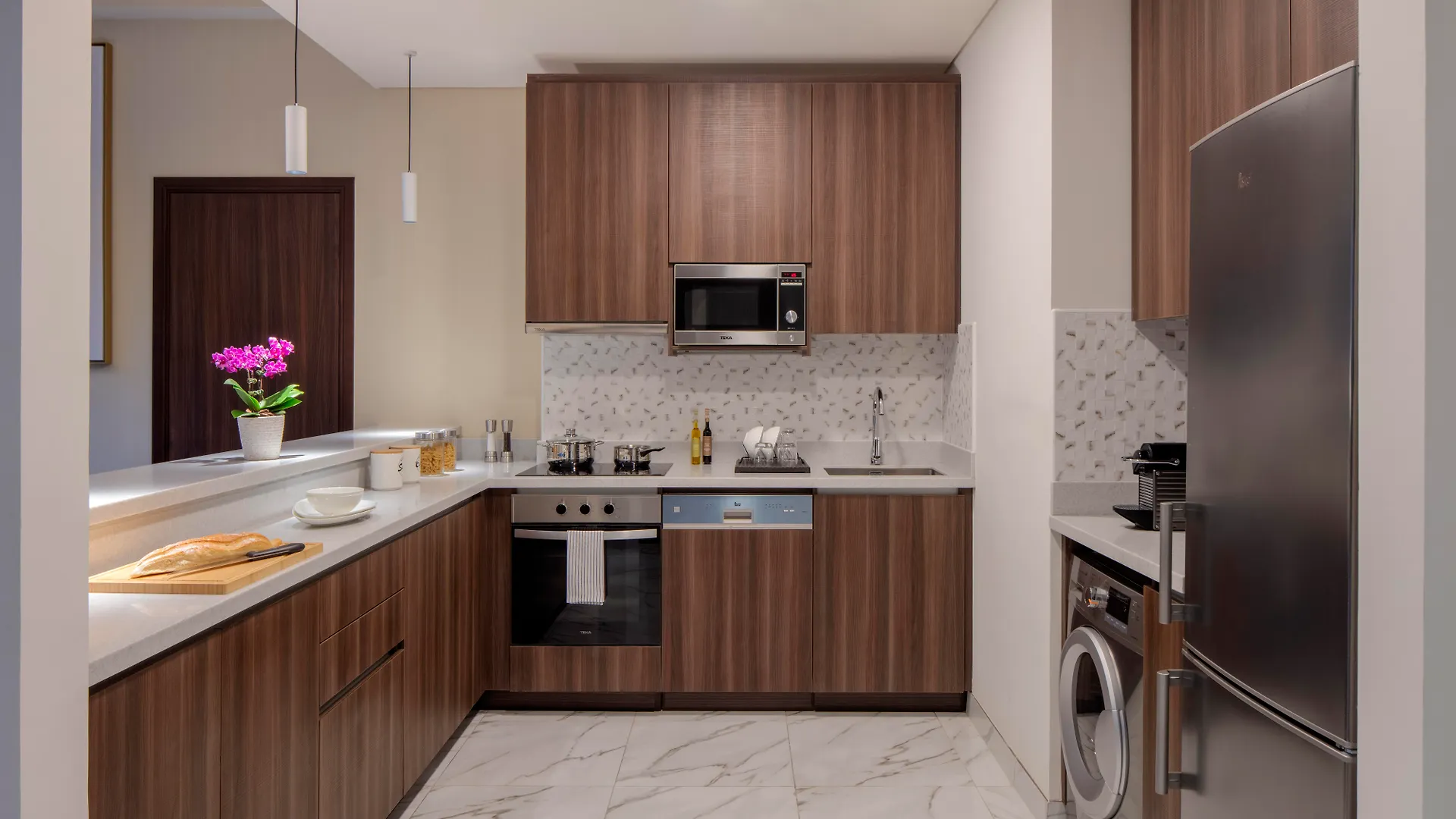 Avani Plus Palm View Dubai Hotel & Suites 아파트호텔