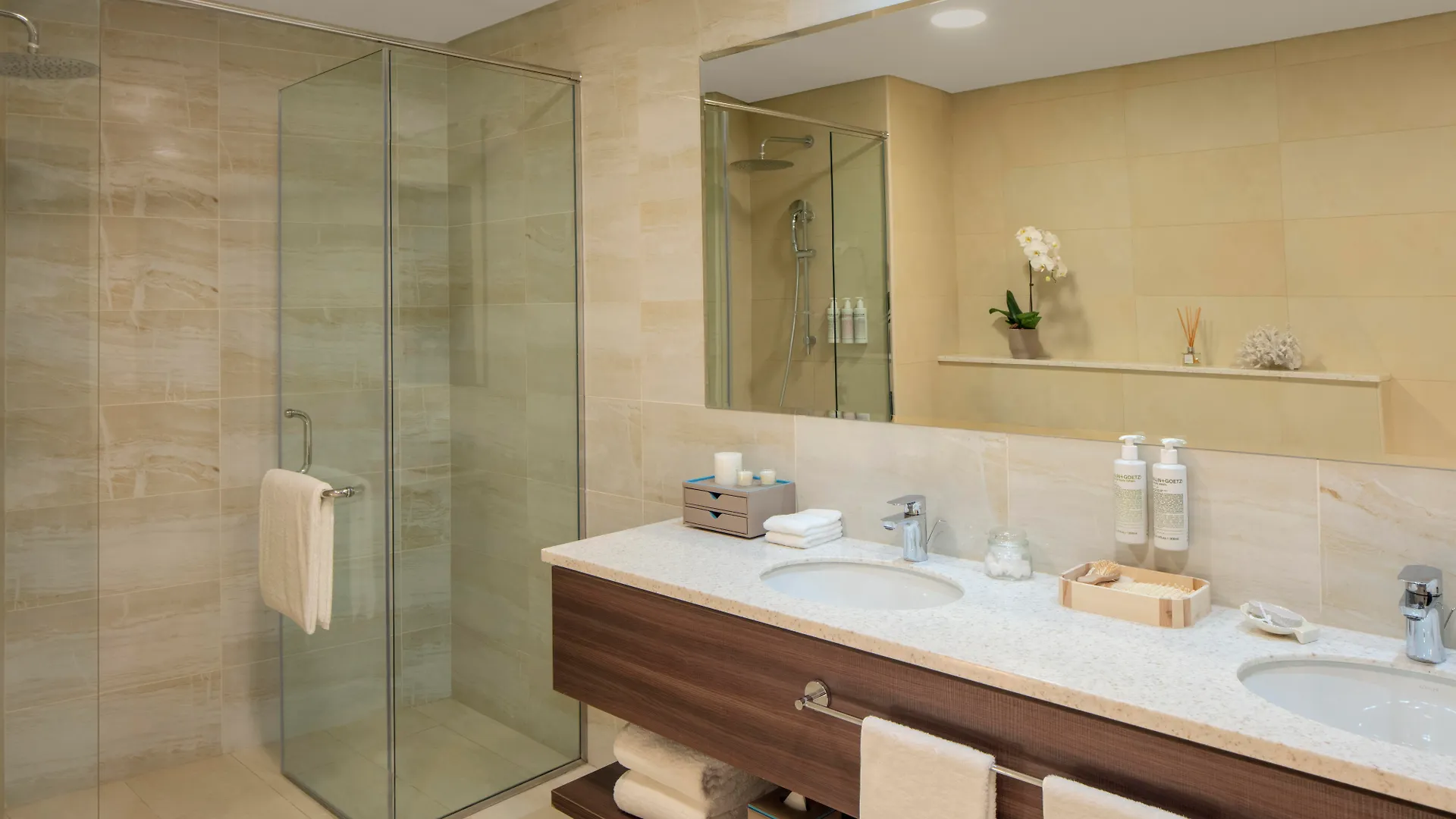 Avani Plus Palm View Dubai Hotel & Suites 아파트호텔