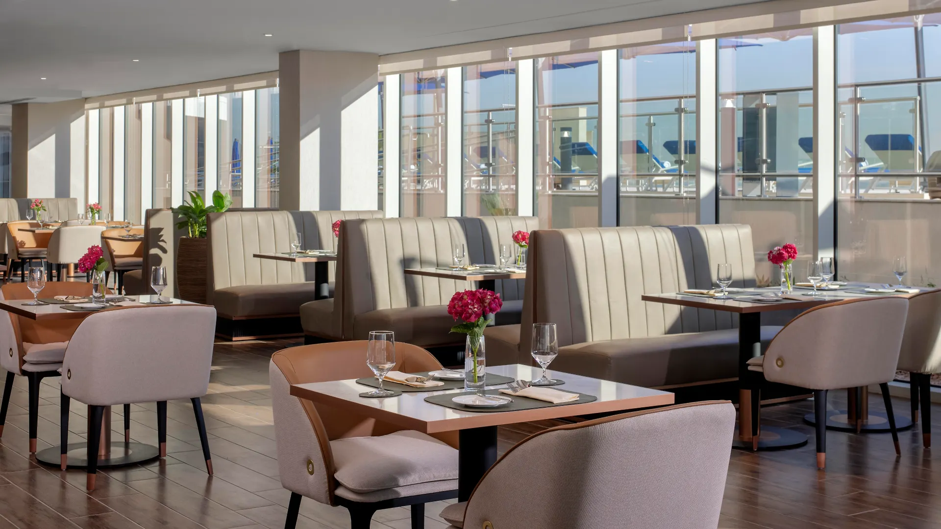 Avani Plus Palm View Dubai Hotel & Suites