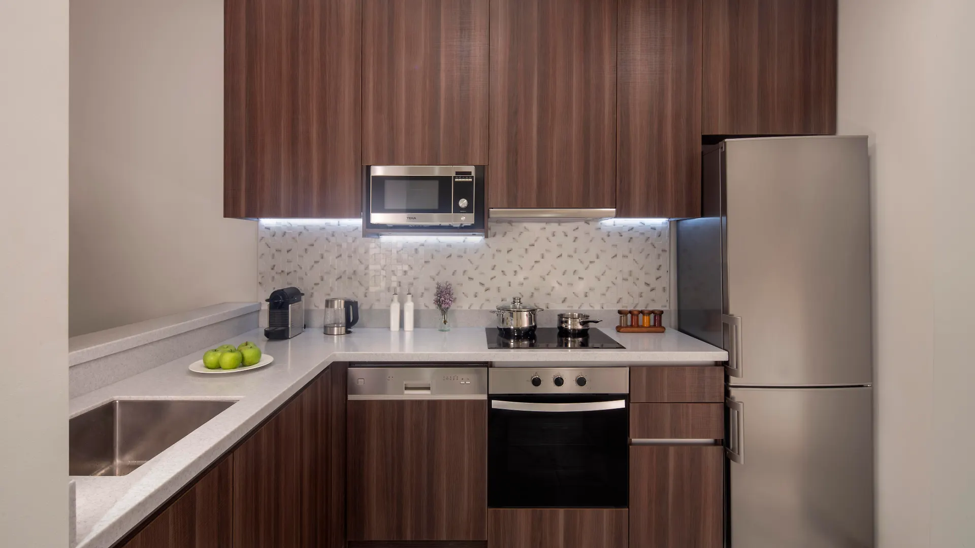 Avani Plus Palm View Dubai Hotel & Suites Aparthotel