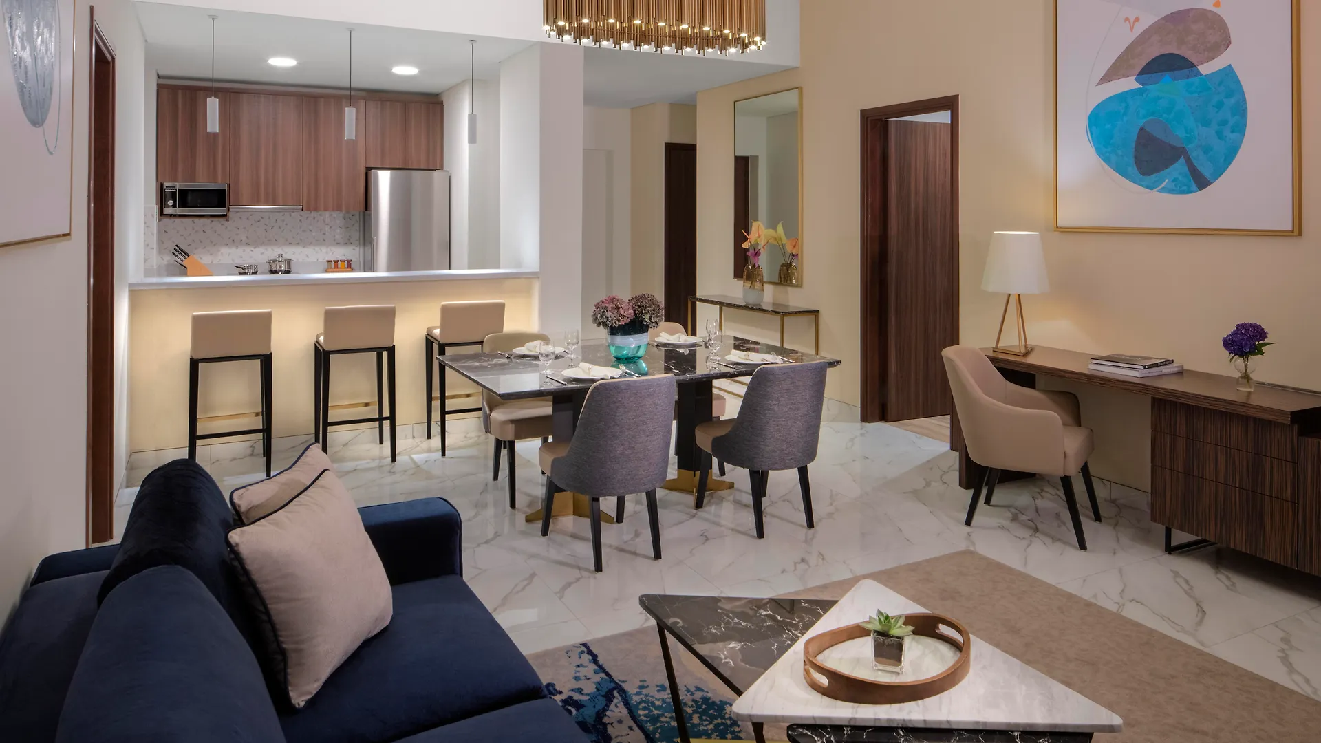 Avani Plus Palm View Dubai Hotel & Suites 5*,