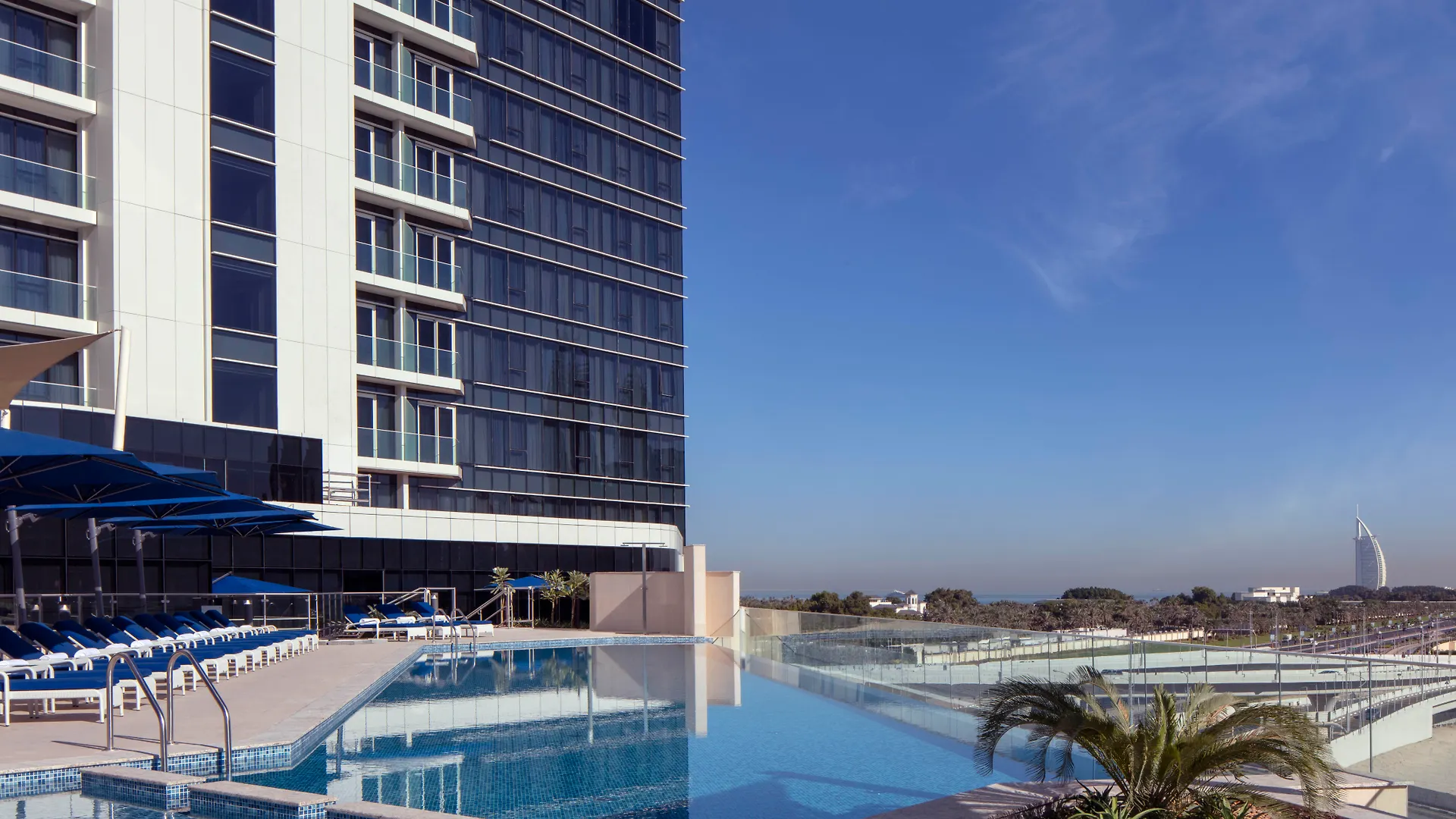 Aparthotel Avani Plus Palm View Dubai Hotel & Suites