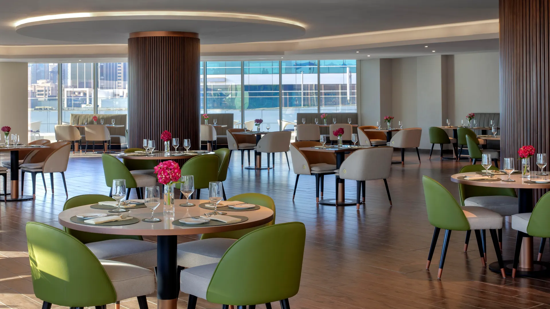 Avani Plus Palm View Dubai Hotel & Suites 5*,